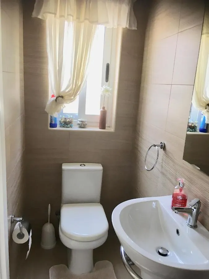 Pembroke Suites 0*,