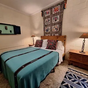 yellow-house-hostel.guatemalaantiguahotels.com/